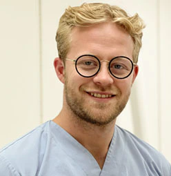 Tannlege Arne Sebastian Rossow ved Tannami Klinikk