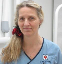 Klinikkassistent Torill Haugland ved Tannami Klinikk